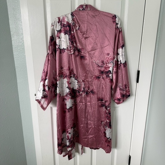 Silk Floral Robe Plus Size - Picture 3 of 3